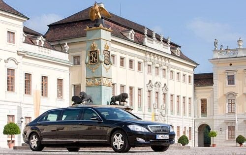 试驾新款奔驰S600 Pullman Guard防弹车