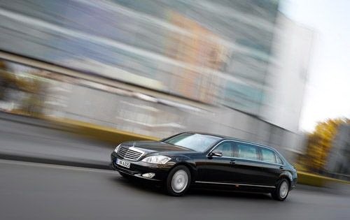 试驾新款奔驰S600 Pullman Guard防弹车